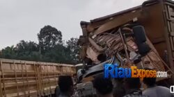 Dua Dump Truck Laga Kambing di Lintas Perawang–Minas, Polisi Sigap Evakuasi Kendaraan dan Urai Kemacetan