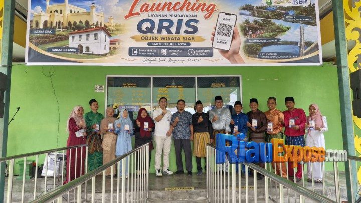 Disbudparpora Siak Luncurkan QRIS di Destinasi Wisata, Tiket Istana Siak Rp1 untuk 200 Pengunjung Pertama 1 Peluncuran pembayaran digital QRIS oleh Disbudparpora Siak bersama BRI Cabang Siak di destinasi wisata Kabupaten Siak.