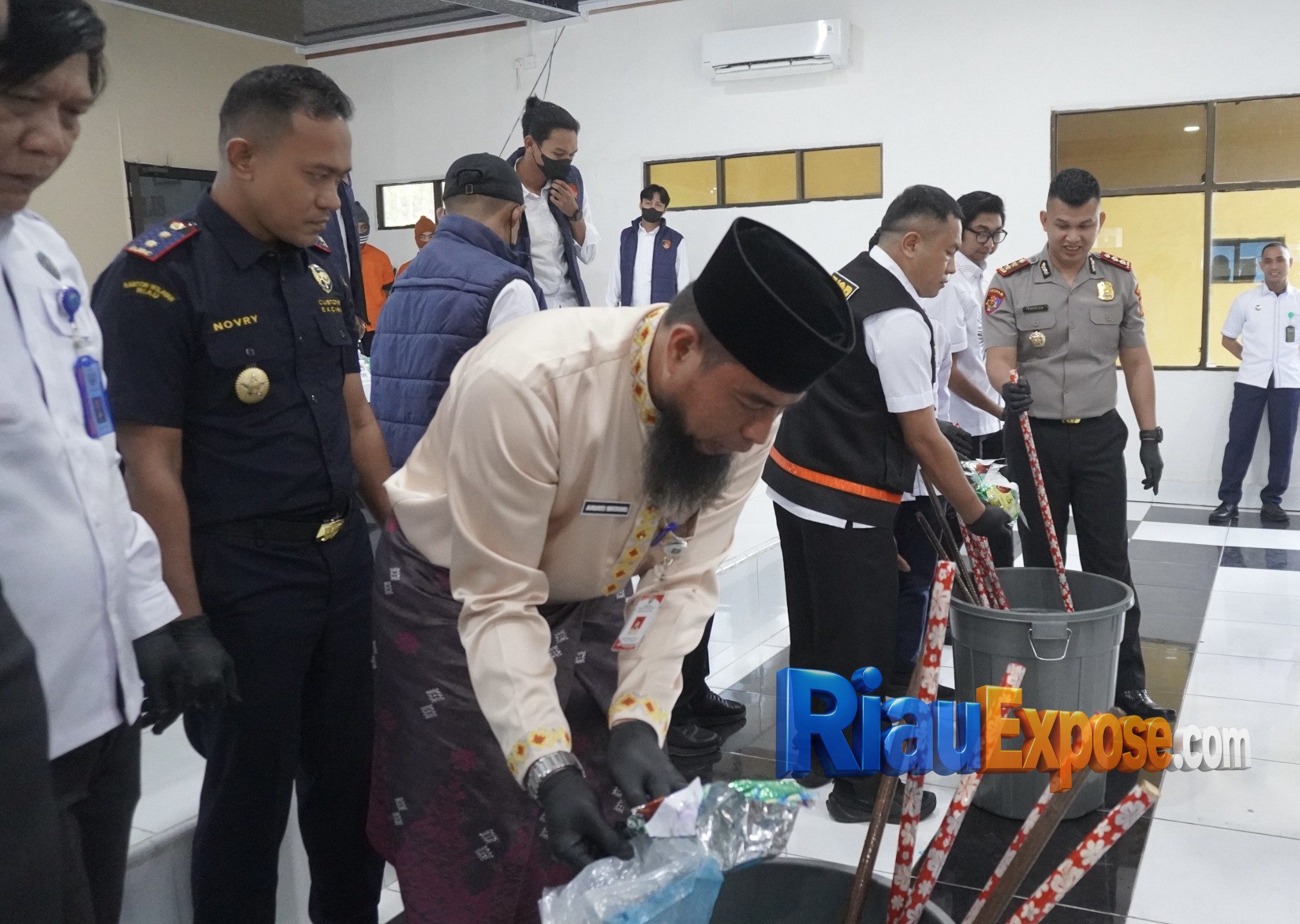 8,2 Kg Sabu Asal Malaysia dan 5.005 Butir Ekstasi Dimusnahkan Polres Bengkalis, Jaringan Internasional Terus Diburu