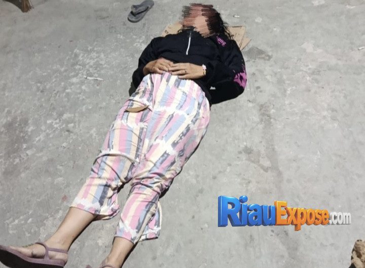Wanita korban dugaan begal di Jalan Teropong Pekanbaru mengalami luka setelah terjatuh ke parit, sementara sepeda motor dibawa kabur tiga pelaku.