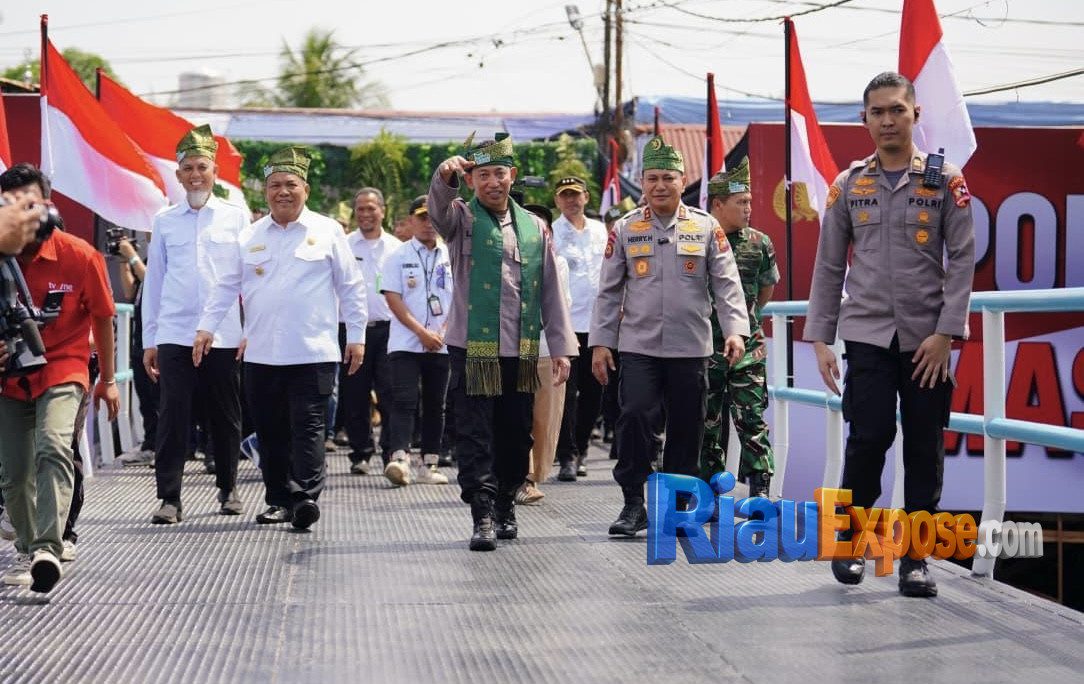 Kapolri Jenderal Listyo Sigit Prabowo meresmikan 80 Jembatan Merah Putih Presisi di Riau.