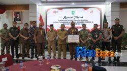 Pangdam XIX/Tuanku Tambusai Mayjen TNI Agus Hadi Waluyo bersama Pemprov Riau saat ramah tamah dengan veteran di Gedung Daerah Pauh Janggi Pekanbaru