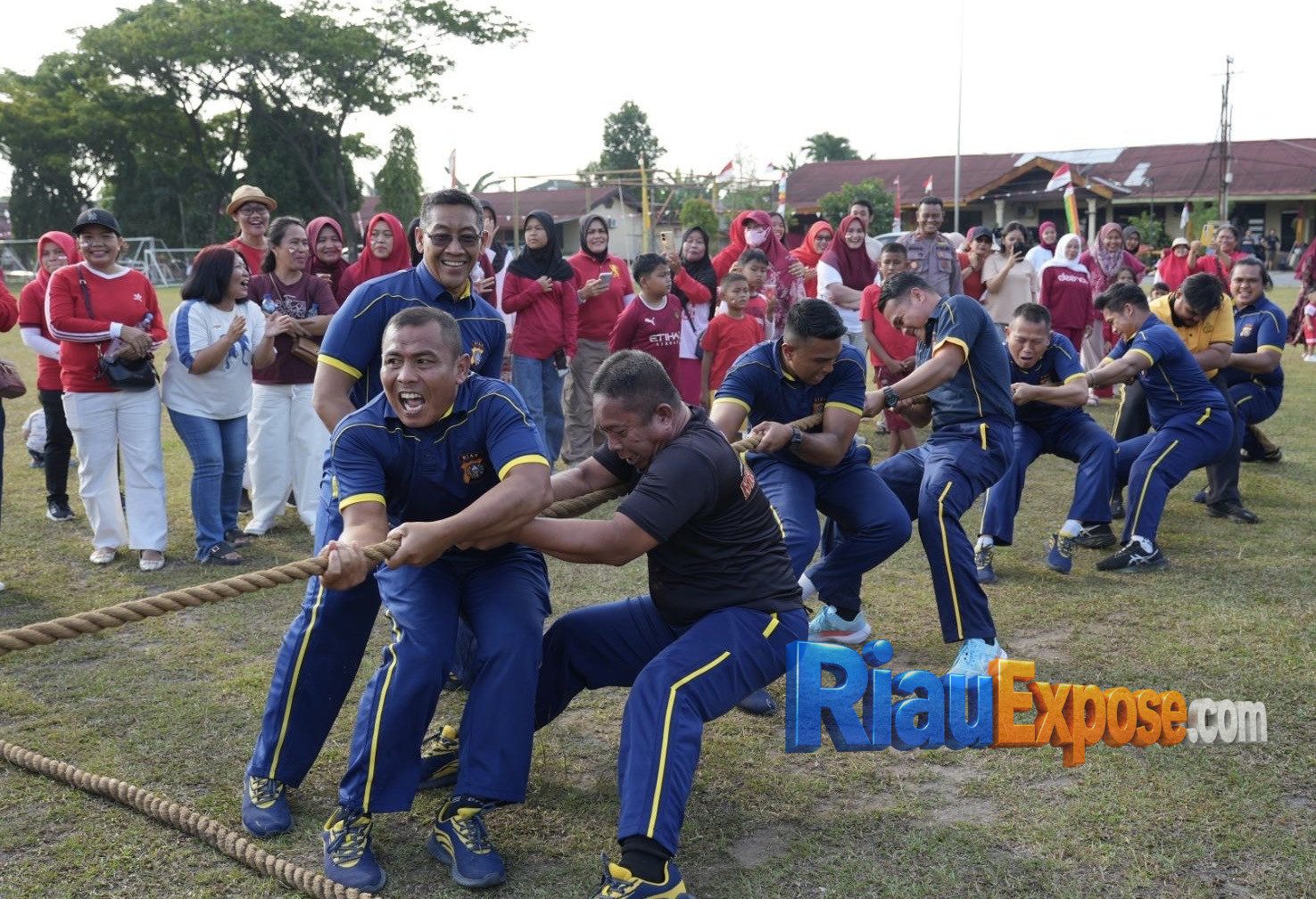 Keluarga Besar Brimob Polda Riau Meriahkan HUT RI ke-81 dengan Beragam Perlombaan