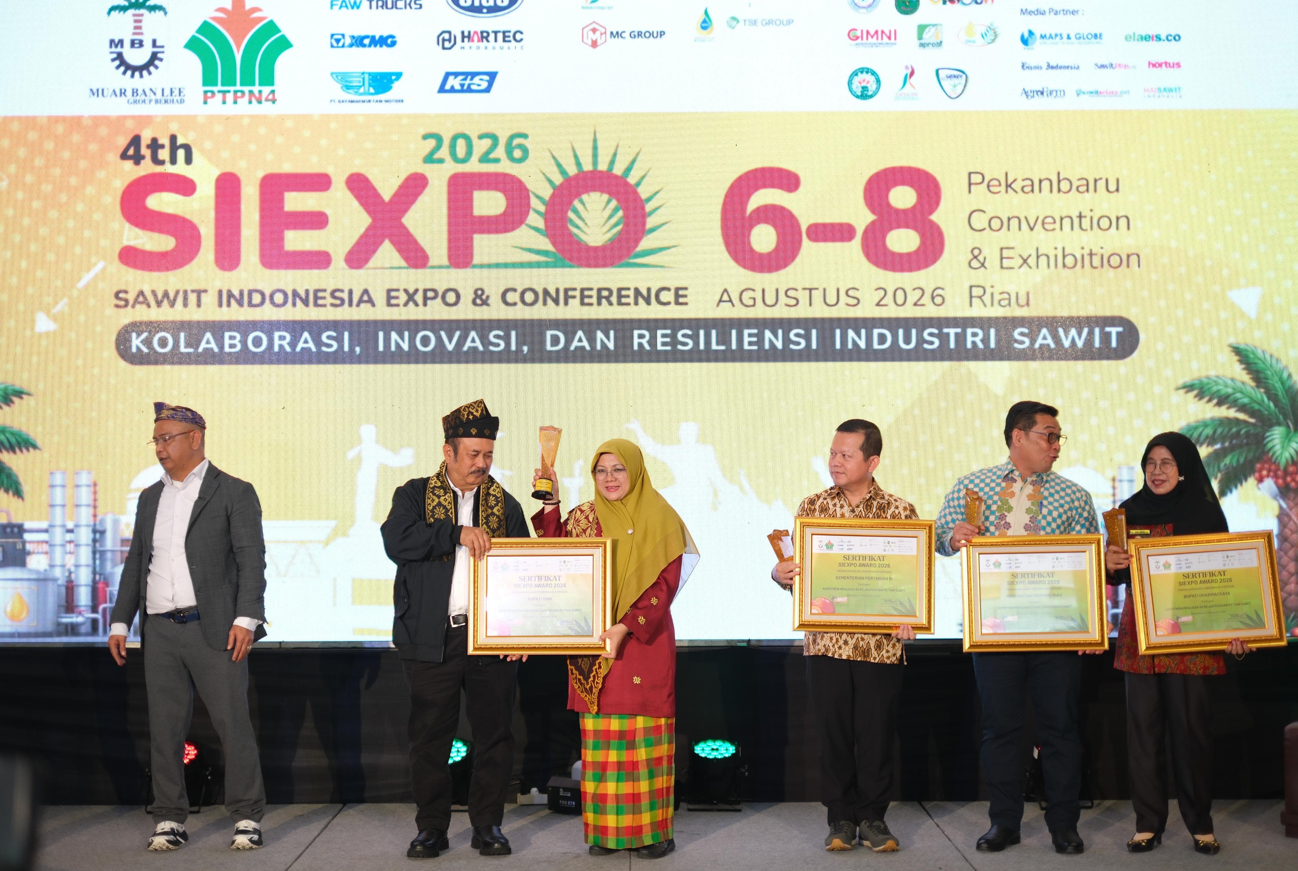 Bupati Afni Terima Sawit Indonesia Expo Award 2026, Bela Petani Sawit