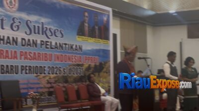 RMB Pasaribu bersama Wali Kota Pekanbaru Agung Nugroho saat pelantikan dan pengukuhan Ketua PPRPI Pekanbaru di Hotel Grand Suka, Sabtu 1 Agustus 2026.