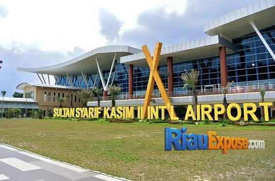 Pembangunan terminal internasional baru Bandara SSK II Pekanbaru untuk meningkatkan kapasitas pelayanan menjadi 5 juta penumpang per tahun.