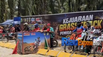 Irving Kahar menghadiri Grasstrack Pemuda Rimba Polon Championship di Kampung Rimba Polon, Kabupaten Siak.