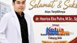 Hasriza Eka Putra Pimpin IDI Siak 2026–2029, Bupati Afni Ucapkan Selamat dan Sampaikan Hal Ini 9 Bupati Siak Dr. Afni Zulkifli menghadiri pelantikan Ketua IDI Kabupaten Siak dr. Hasriza Eka Putra, M.Sc., Sp.A. dan Sekretaris dr. Liza Novita periode 2026–2029 di Hall Center Universitas Riau Pekanbaru.
