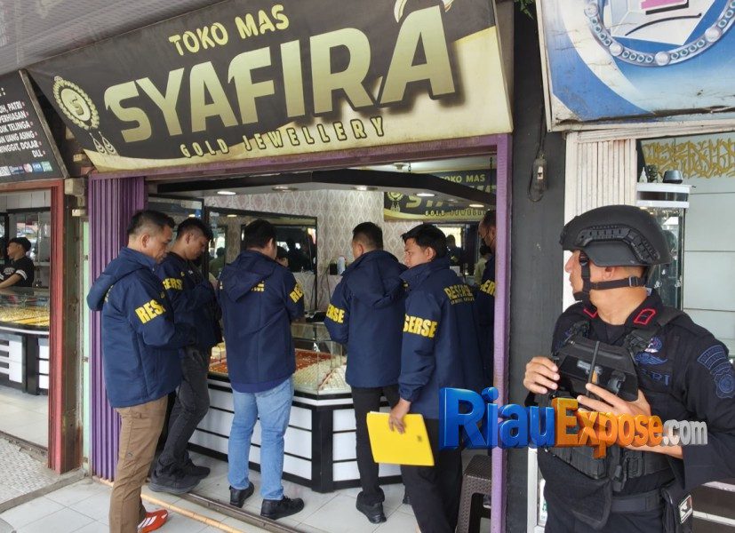Polda Riau geledah Toko Emas Syafira di Siak Hulu terkait dugaan PETI Kuansing