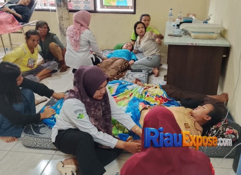 Puluhan siswa SMK Negeri 1 Tapung Hulu Kampar diduga mengalami gangguan kesehatan setelah menyantap makanan program MBG