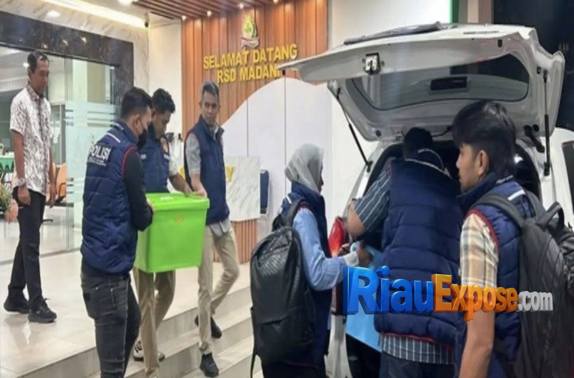 Polda Riau Geledah RSD Madani Pekanbaru, 323 Dokumen Diamankan 1 Polda Riau menggeledah RSD Madani Pekanbaru dan mengamankan 323 dokumen terkait dugaan korupsi anggaran 2022-2024