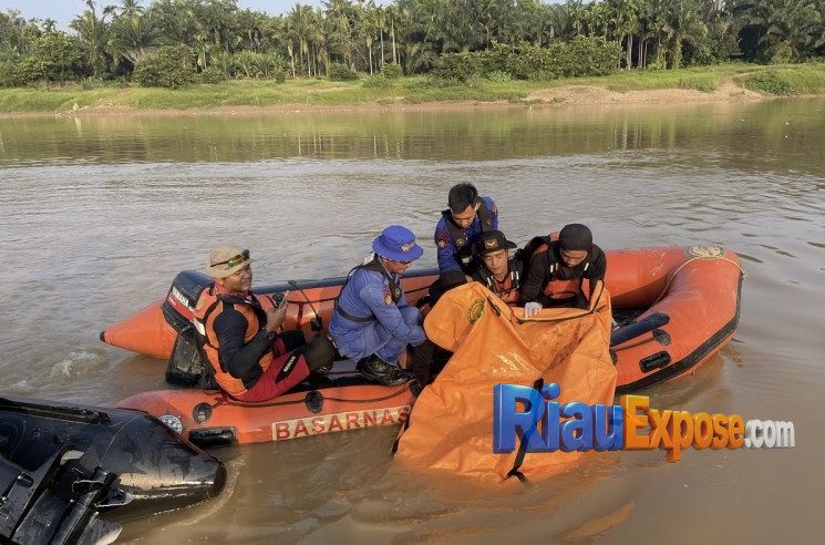 Tim SAR menemukan korban AF tenggelam di Sungai Kuantan dalam kondisi tewas mengapung