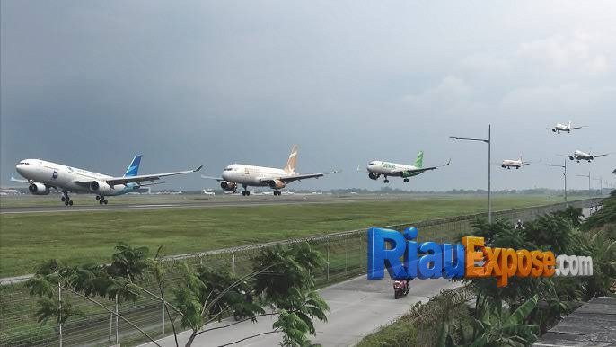 Karhutla Kalimantan Ganggu Penerbangan, Maskapai Beri Dispensasi 1 Asap karhutla Kalimantan mengganggu operasional penerbangan dan menurunkan jarak pandang di sejumlah bandara