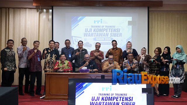 LPP RRI dan SMSI Kunci Utama Jaga Kedaulatan Informasi di Era Digital 1 Ketua Umum SMSI Pusat Firdaus dalam Diskusi Panel Pengembangan Kompetensi Jurnalistik LPP RRI 21 Agustus 2026