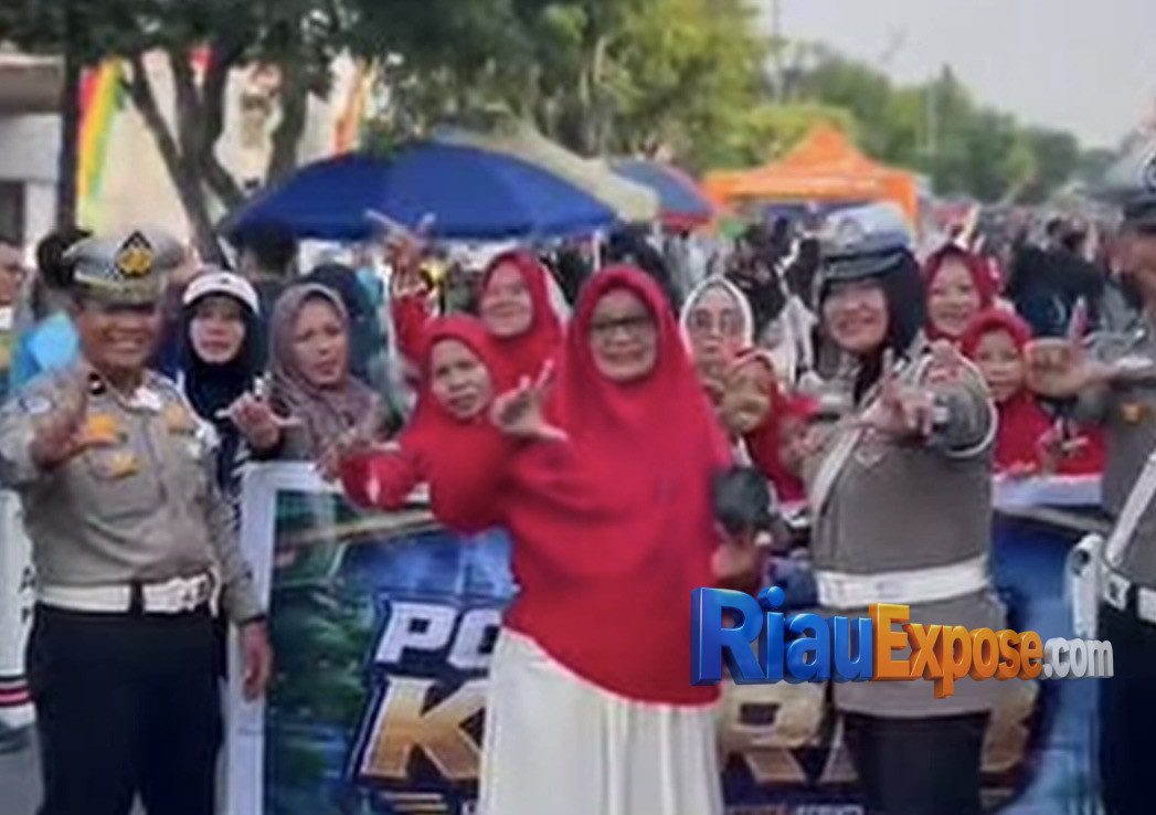 Polantas KARIB Polda Riau Ciptakan Kamseltibcarlantas di Akhir Pekan 1 Polantas KARIB Polda Riau patroli lalu lintas di jalur tol dan pusat keramaian Pekanbaru