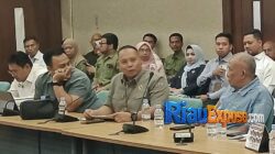 Komisi III DPRD Riau dan PT SPR membahas rencana pengelolaan Hotel Aryaduta Pekanbaru