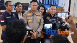 Pesan Terakhir dr Alex Cristo Loris: “Maaf Sayang, Aku Dah Gak Tertolong Lagi”, Polisi Ungkap Dugaan Pinjol 5 Konferensi pers Polres Siak mengungkap hasil penyelidikan kematian dr Alex Cristo Loris berdasarkan autopsi, digital forensik, dan psikologi forensik.