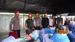 Ekspedisi Merah Putih Presisi 2026 Polda Riau menyalurkan 1.000 paket sembako dan bibit pohon kepada warga Kelurahan Okura, Rumbai Timur, Pekanbaru.