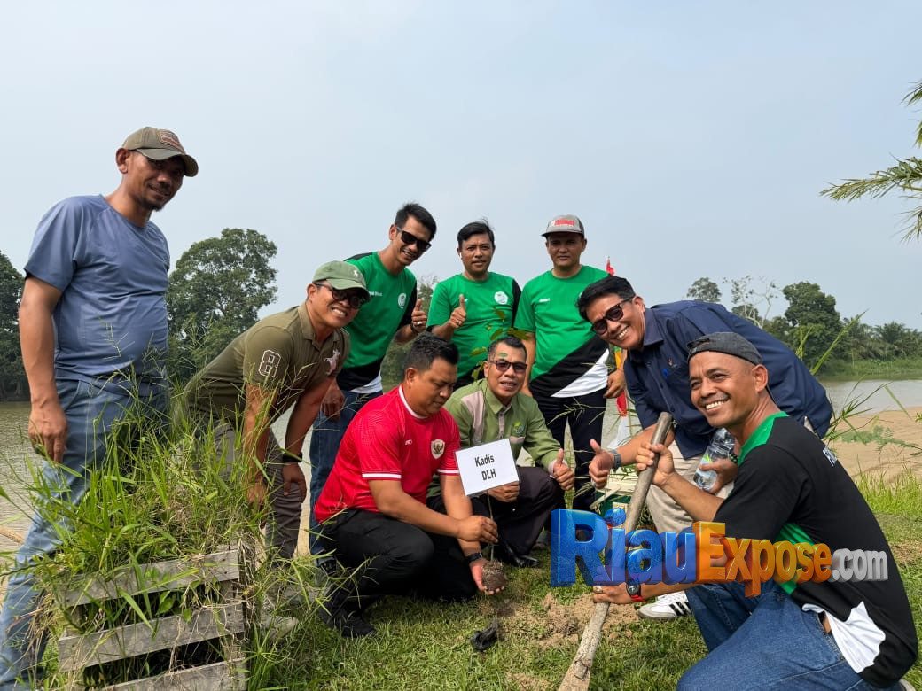 FOWLER Pelalawan Tanam Pohon dan Bagi Sembako di Kuala Terusan 1 FOWLER Pelalawan tanam pohon dan bagi sembako di Kuala Terusan